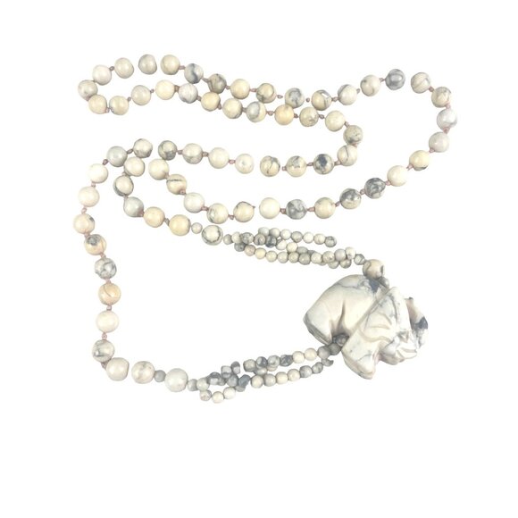 Vintage White Howlite Beaded Necklace With Elephant Pendant  30" Long - Picture 3 of 7